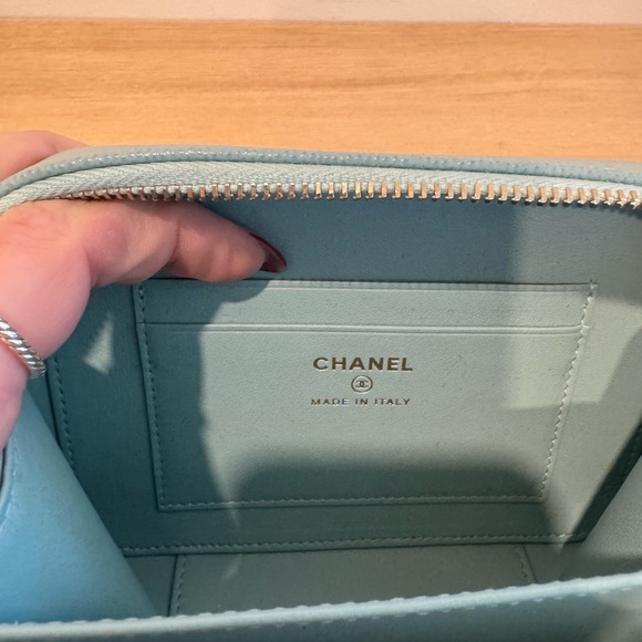 Chanel small teal filigree vanity crossbody bag - Picture 10 of 11